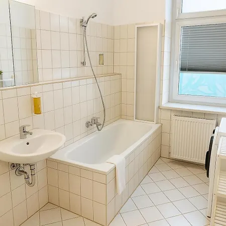 Raha - Grosses 3 Z-apartment - Erdgeschoss - Naehe Domplatz - Vollausstattung