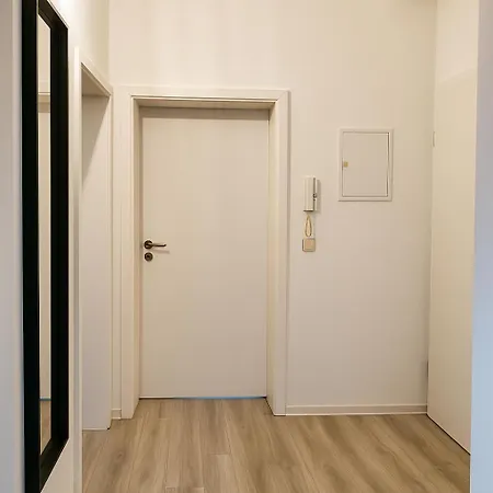 Raha - Grosses 3 Z-apartment - Erdgeschoss - Naehe Domplatz - Vollausstattung דירה